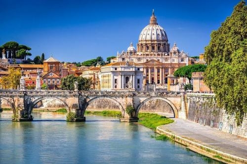 Excursie cu ghid de 5 zile - COMORILE ROMEI