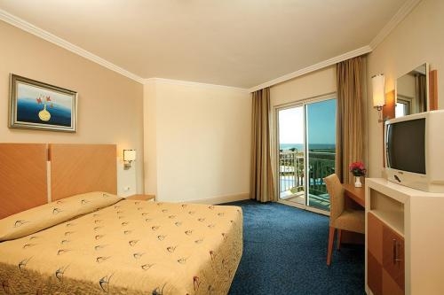 Vacanta de 7 nopti in Antalya - Hotel Crystal Admiral Resort Suites & Spa 5*