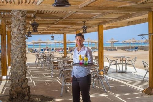 VACANTA DE 7 NOPTI IN HURGHADA - HOTEL STELLA DI MARE BEACH RESORT 